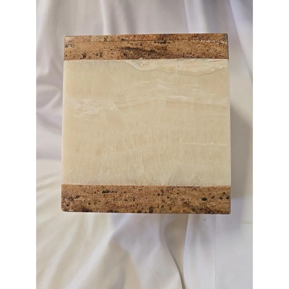 Quartz & Marble Tissue Cover Heavy Beautiful Great Shape